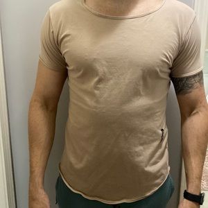 Alphalete mens tshirt tan size L